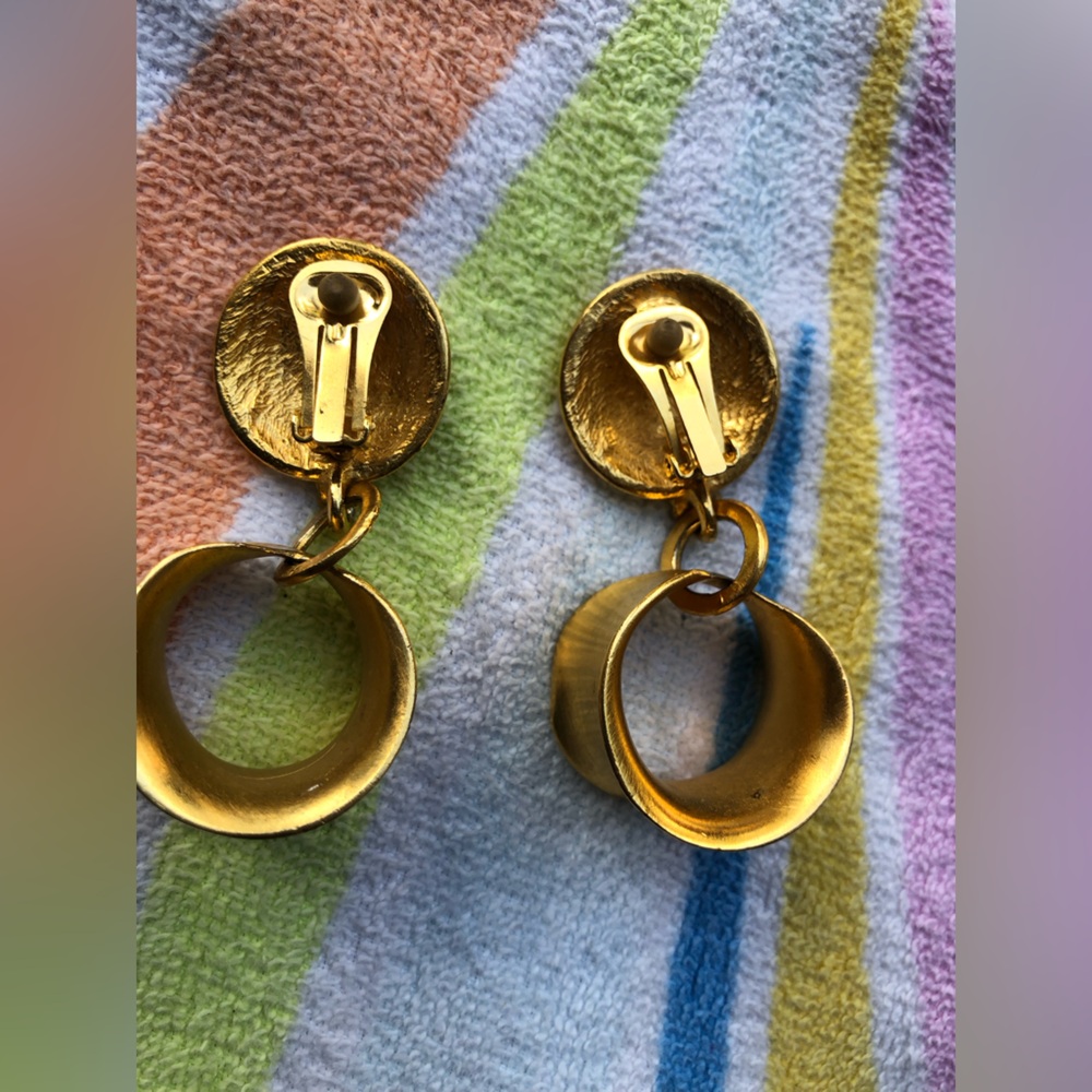 Vintage1980’s Brushed Gold Tone Drop Hoop Clip On Earrings - Picture 3 of 3